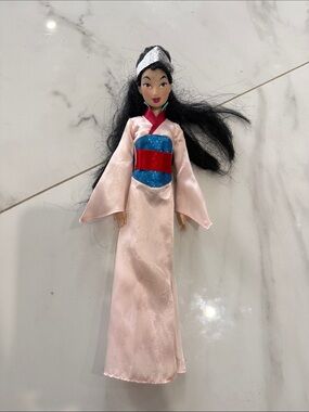 Mulan disney store barbie